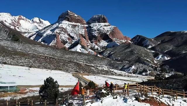 雪后的甘孜，走一路美一路！
