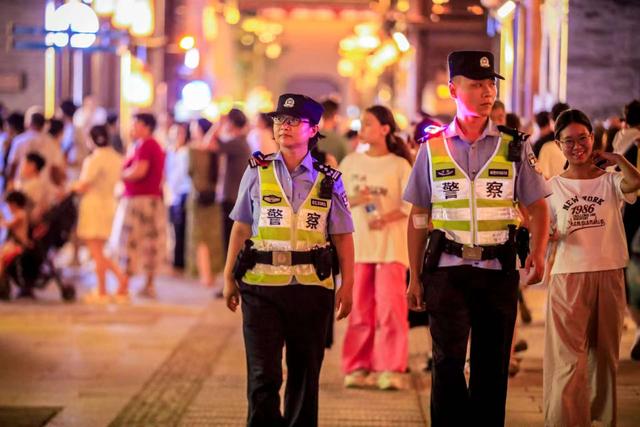 深耕旅游警务 溱洧水城警务室：你打卡我守护让游客平安畅游