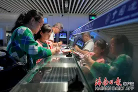 组图｜海南实施59国免签政策6年 超94万外国旅客通过免签政策入境海南图片