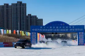 冰锋对决，2025中国汽车场地越野（冰雪）锦标赛呼伦贝尔站预赛激烈角逐图片