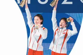 女子双人十米台摘金图片