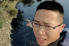 福州大学城附近一河流遭黑臭水污染，当地：初判系修地铁致管网破损生活污水外泄图片