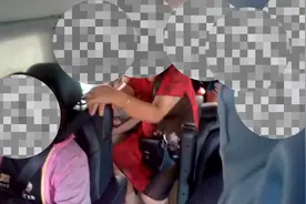 7座客车挤16人？司机涉嫌危险驾驶、非法营运被查图片