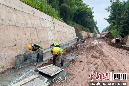 洪雅：打通“快旅慢游”通道 打造交旅新标杆