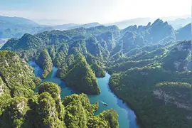 张家界市武陵源区宝峰湖山清水秀图片