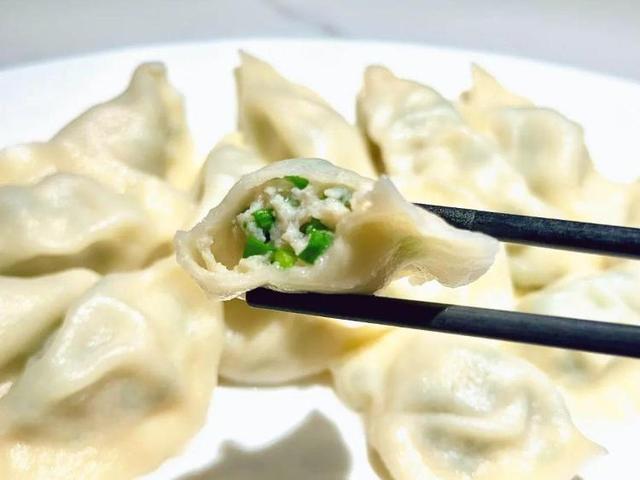 “来来来，哈啤酒、吃蛤蜊（gá lā）”