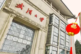 武大视残学生在校6年未获毕业证，只能对簿公堂？| 新京报快评图片