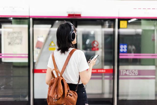 天天戴耳机的伤害，被低估了！