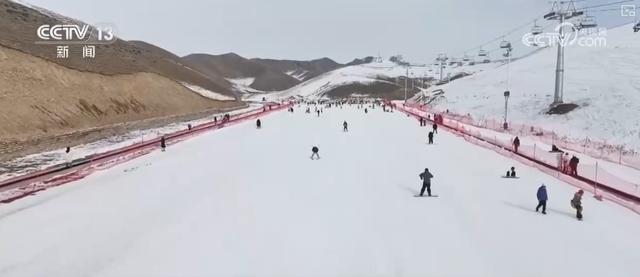 “滑雪+”激活复合式需求释放消费潜力 创新场景“错峰夜滑”“南国雪乡”圈粉留人