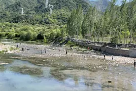 景色虽好，却危机四伏！消暑戏水别去网红野景点图片