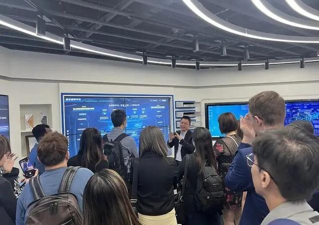 新加坡客户服务中心协会（CCAS）高规格代表团莅临南威软件集团旗下深圳太极数智技术有限公司参观考察