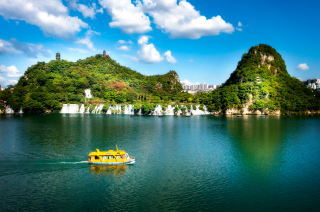 坐上公交游八桂 一路繁花一路景