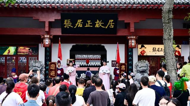 爆火！荆州区双节“人从众”