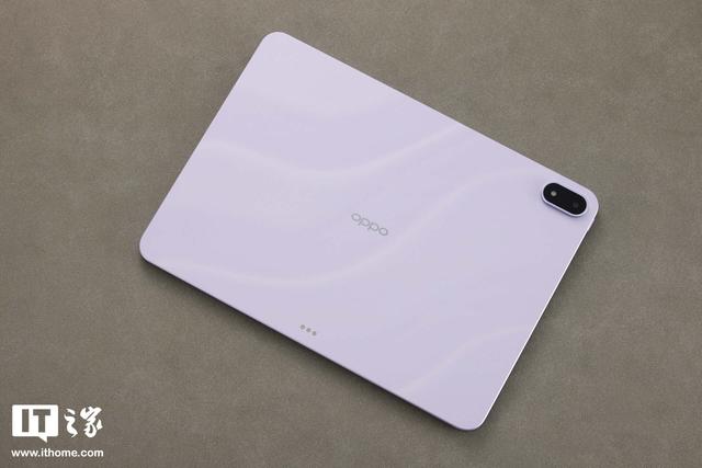 OPPO Pad 5 柔光版图赏：全新幸运紫配色，流光幻影工艺
