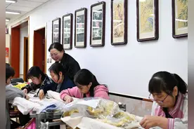 （社会）传承非遗 巧手绣出致富路图片