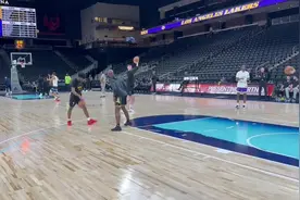 有点紧张？布朗尼季前赛赛前热身 这运球和投篮还得多练啊👀图片