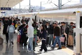 国庆假期，商丘火车站共发送旅客34.66万人次图片