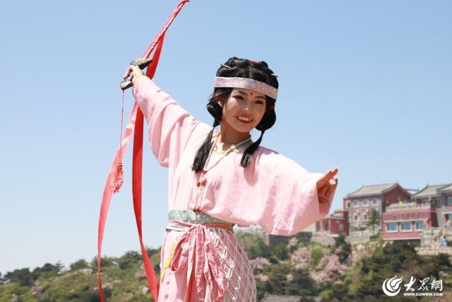 海棠映岱宗 汉服耀山巅 封禅12花神与百名汉服爱好者齐聚泰山巡游
