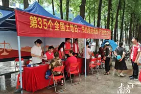 长安开展第35个全国“土地日”宣传活动图片