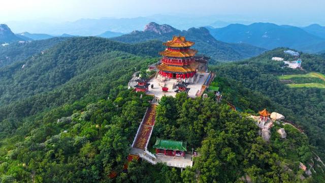 心跳加速！山东首家海拔近千米上“悬崖秋千”亮相沂山，挑战极限