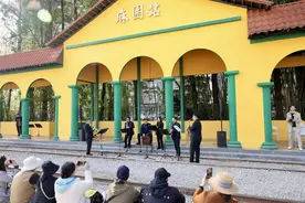在麻园站享受“音遇时光”~古典乐器在城市中心演绎流行经典图片
