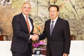 上海市长会见英国劳合社主席布朗，不确定的世界需要用保险增强韧性和复原力图片
