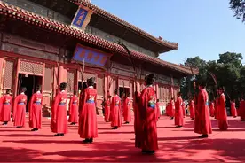 纪念孔子诞辰2574周年 北京孔庙和国子监博物馆举办祭孔大典图片
