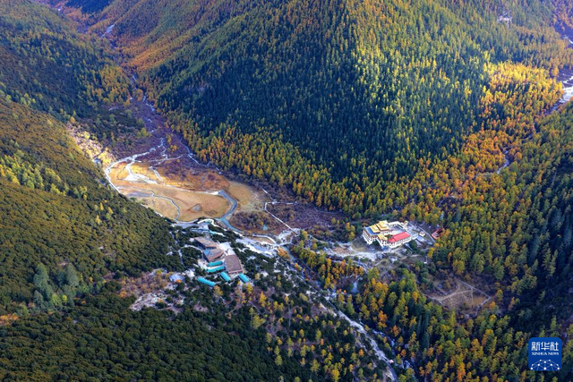 美丽中国丨穿越冰峰 遇见稻城亚丁