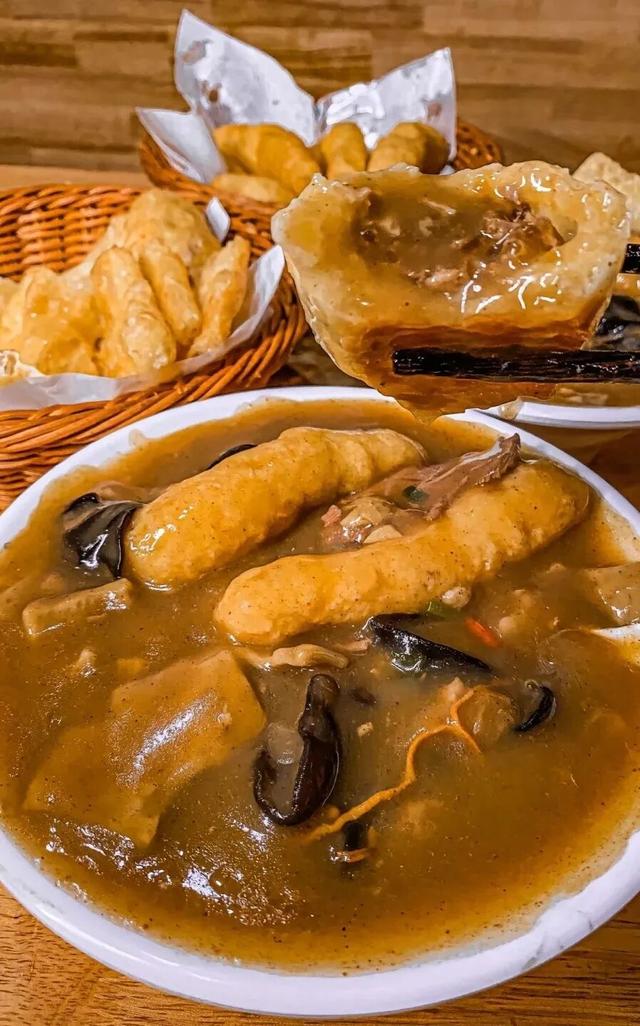 何处红叶醉人眼？何物最暖游子心？