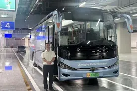 从重庆东站直达江北国际机场！机场快车D620线明起开通图片