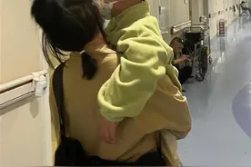 超市老板将每天利润转给“翘班”女员工：一个多月捐了5万多元，资助她儿子治病图片