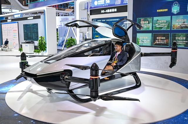 新华全媒+丨探馆2025世界智能产业博览会