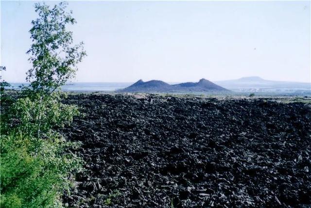 火山把炽热酿成湖光：五大连池的美，是山与水的浪漫情书