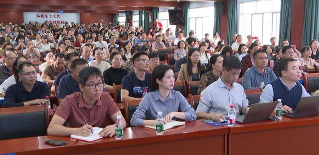 【双百行动】 AI赋能，教育出新！龙川首场AI教学应用培训走进维嘉学校