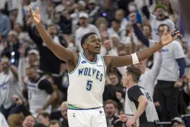 进了西决！森林狼上一次赢下一轮系列赛还是2004年 彼时华子才2岁图片