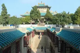 交易平台出现武大琉璃瓦片！武汉大学严正提醒！图片