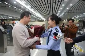 全国首批！今日零时起，免证“刷脸”快速通关图片