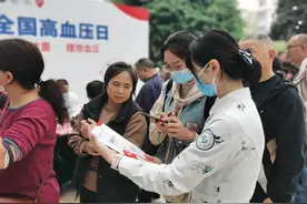 全国高血压日| 测左手还是右手？早上测还是晚上测？专家教你测量血压→图片