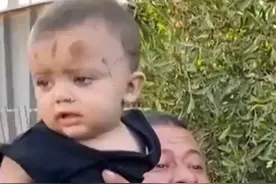 加沙3个月女婴因空袭成孤儿：父母和兄弟姐妹都死了，谁来喂养她？图片