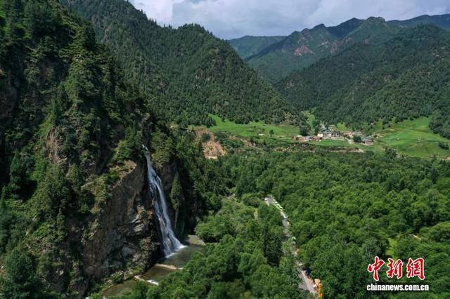 航拍青海互助北山国家森林公园夏日美景