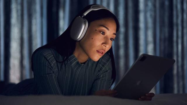 新 AirPods Pro 能测心率，苹果还想让耳机成为 AI 入口