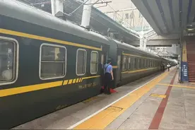 坐上火车去拉萨！“京藏号”旅游列车再启程图片