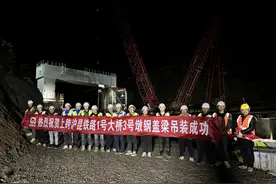 仅40分钟！瓮马铁路六标跨铁施工顺利完成图片