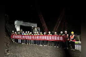 仅40分钟！瓮马铁路六标跨铁施工顺利完成图片