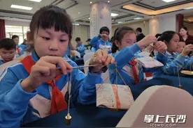 学知识、品药香 岳麓一小师生探寻中医药文化图片