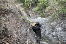 父子被困悬崖、高校学生迷路，蓝天救援队员一日两起救援图片