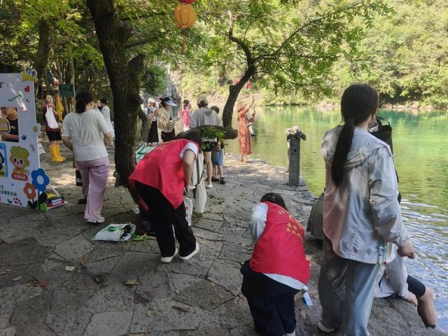 池州石台：“山水清风・安全童游”暑期护苗・绿书签活动在牯牛降景区开展