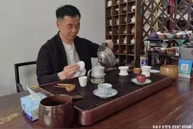 青岛故事｜从退役军人到商会会长，茶香中长大的他将青岛茶产业推向全国图片