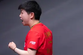 孙颖莎战胜王曼昱，卫冕世乒赛女单冠军图片