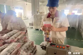 贴心，衢州一企业设置“妈妈岗”，女工有时间全程照顾读书娃图片